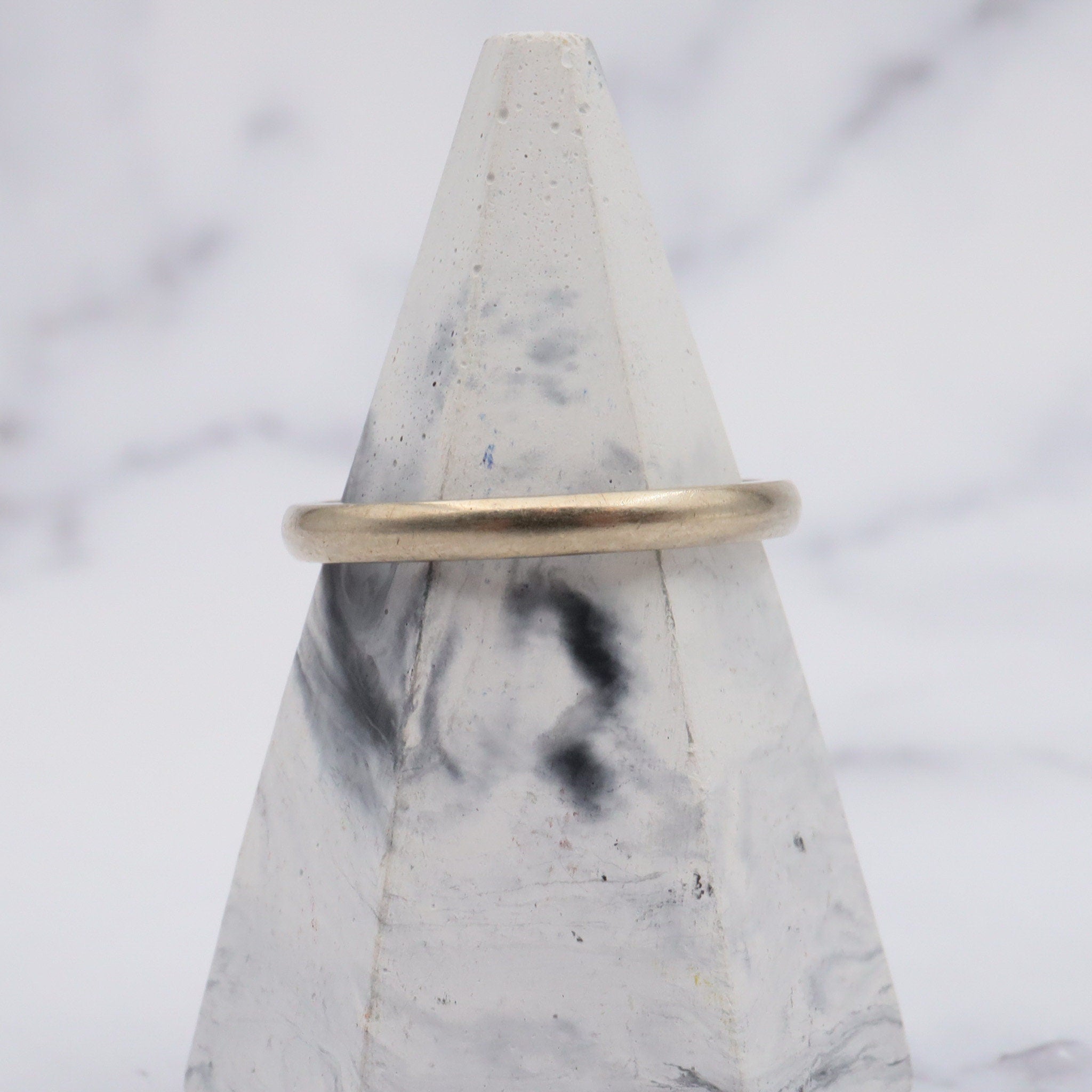 Vintage 1965 14k white gold 2mm band inscribed "Edward to Jane" size 5.75