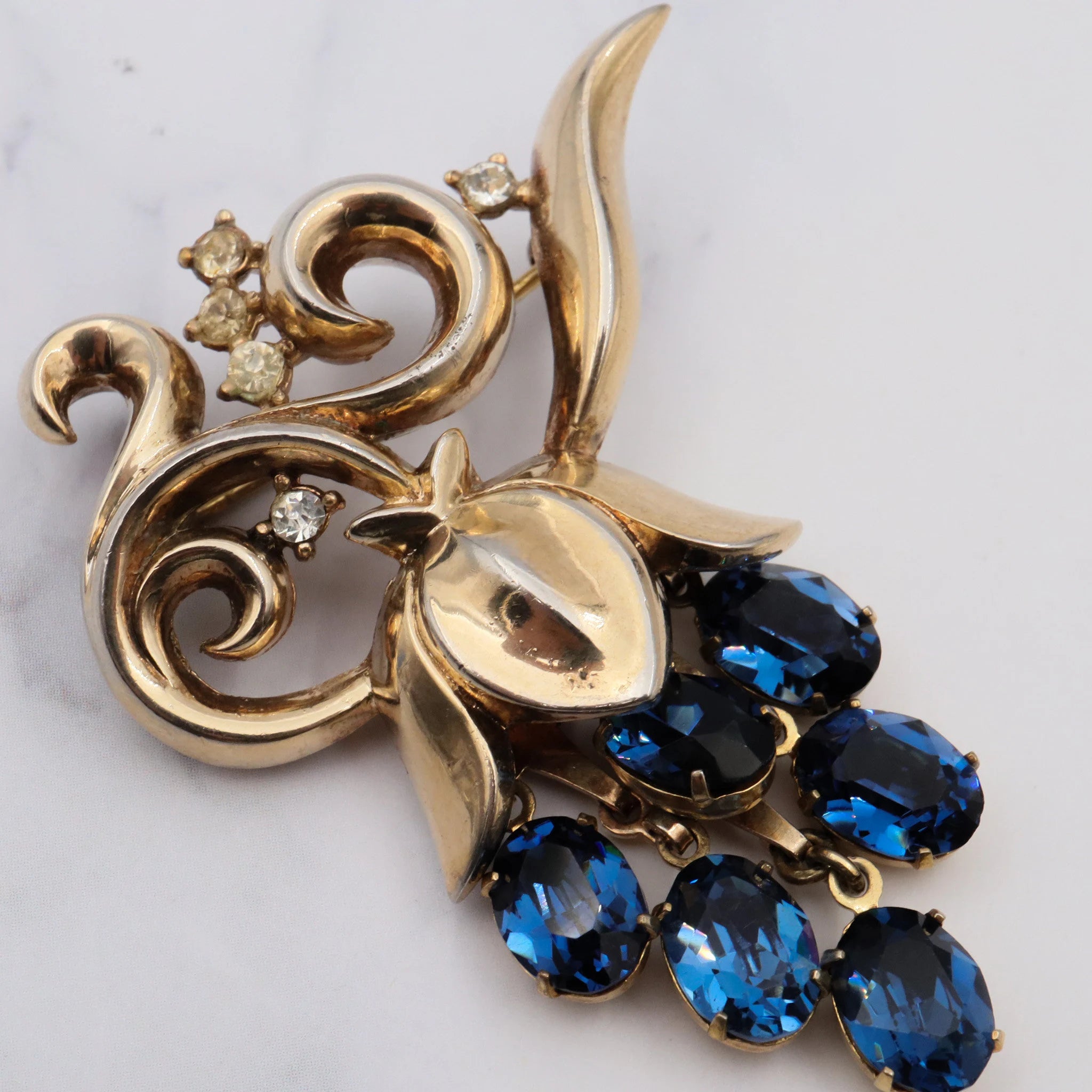 1950s Alfred Philippe Trifari gold-plated blue rhinestone grape bunch brooch