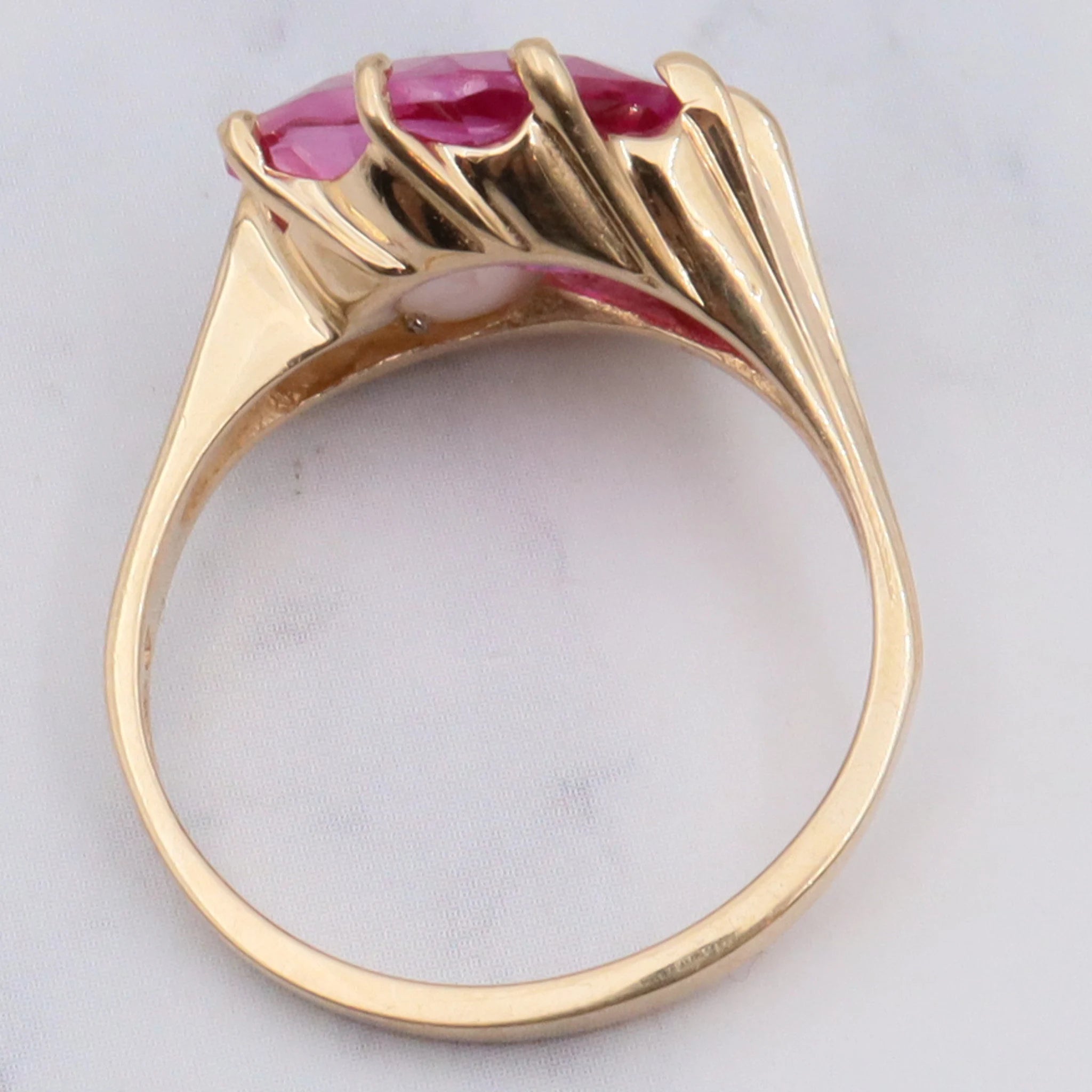 Vintage Retro 10K Gold Crescent Moon Carved Synthetic Ruby and Pearl Ring - Size 6.5