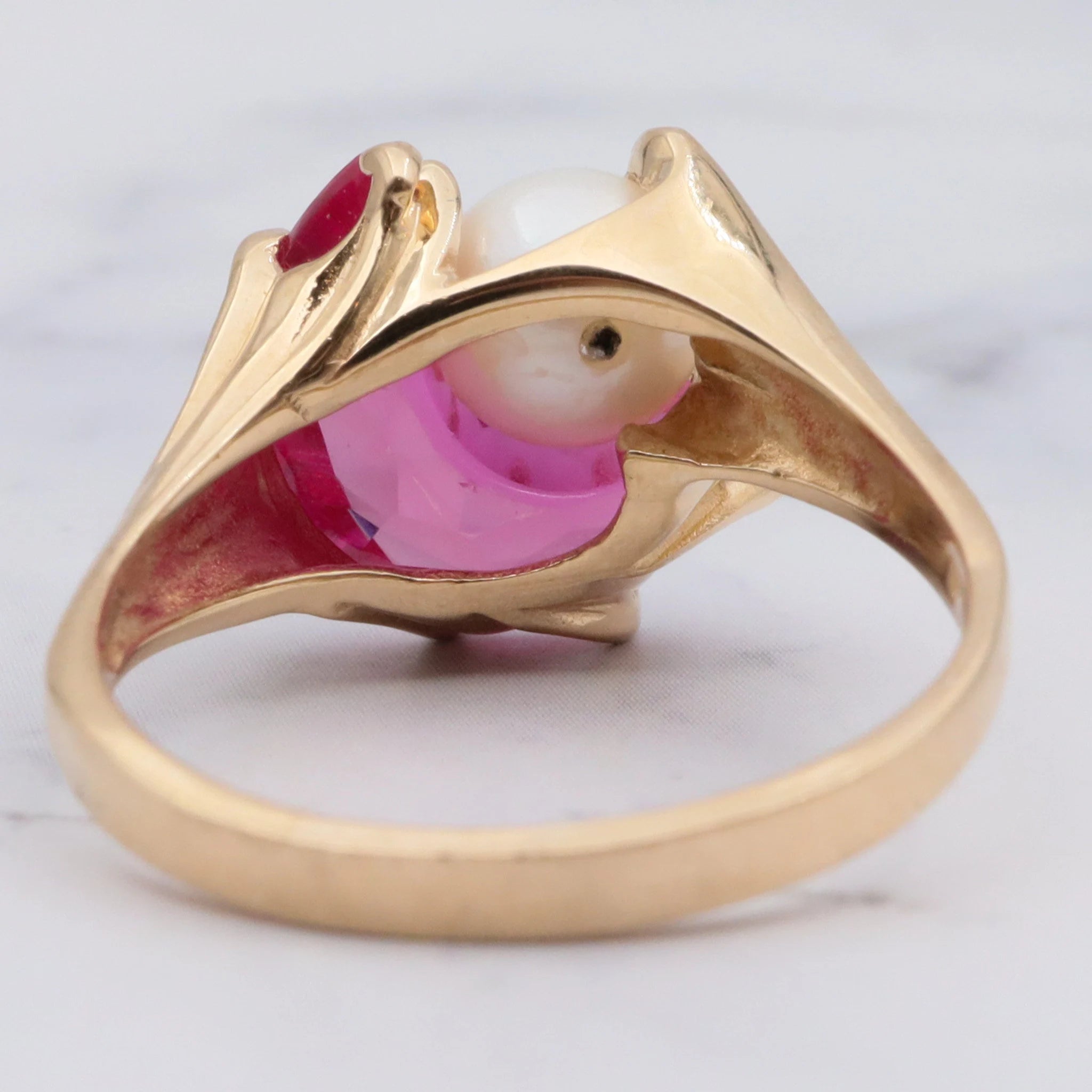 Vintage Retro 10K Gold Crescent Moon Carved Synthetic Ruby and Pearl Ring - Size 6.5