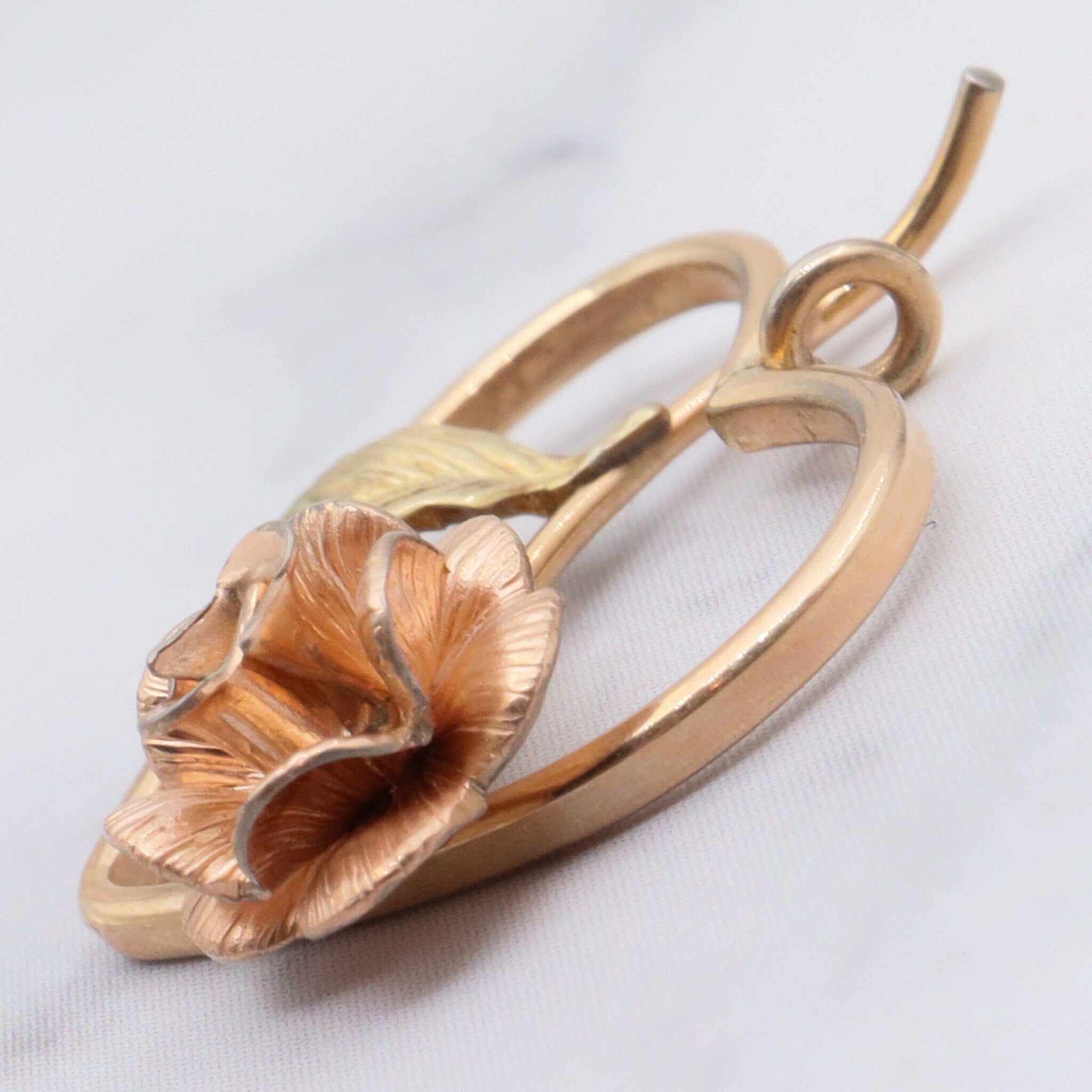 Vintage 14k gold petite heart floral pendant