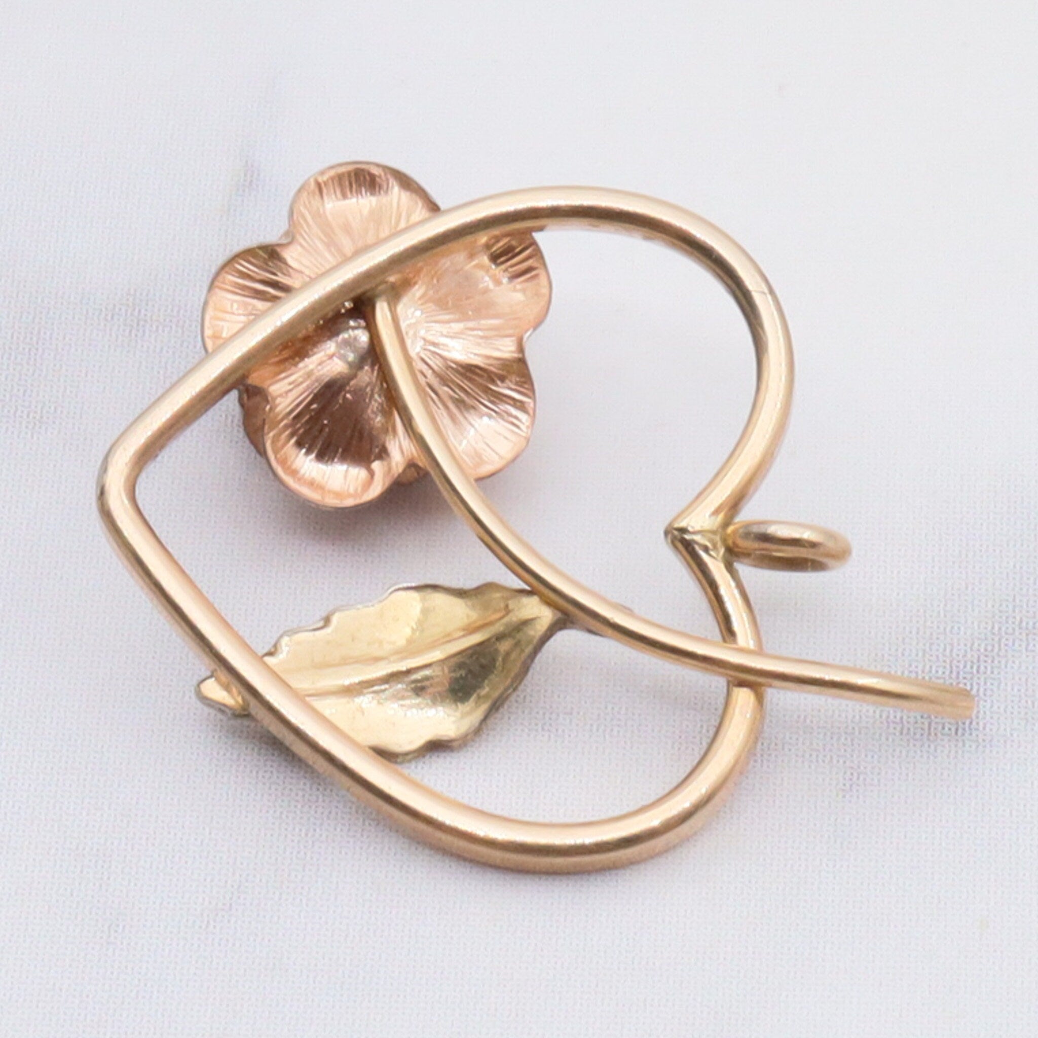 Vintage 14k gold petite heart floral pendant