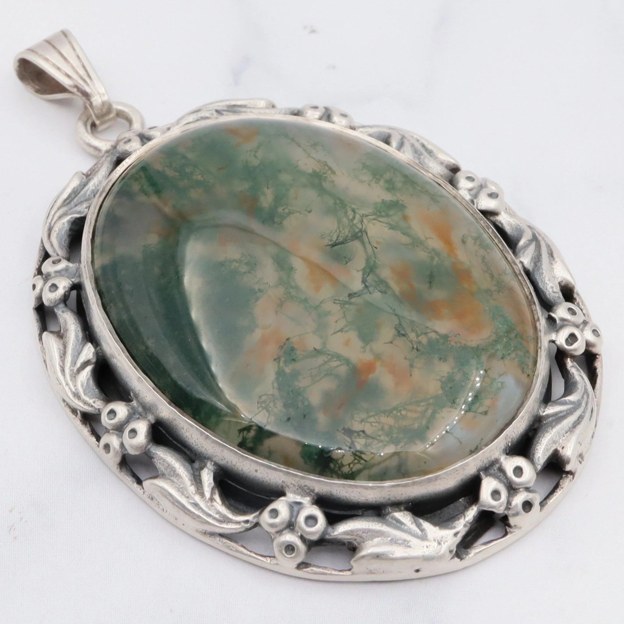 Mid Century 1978 English sterling silver moss agate pendant