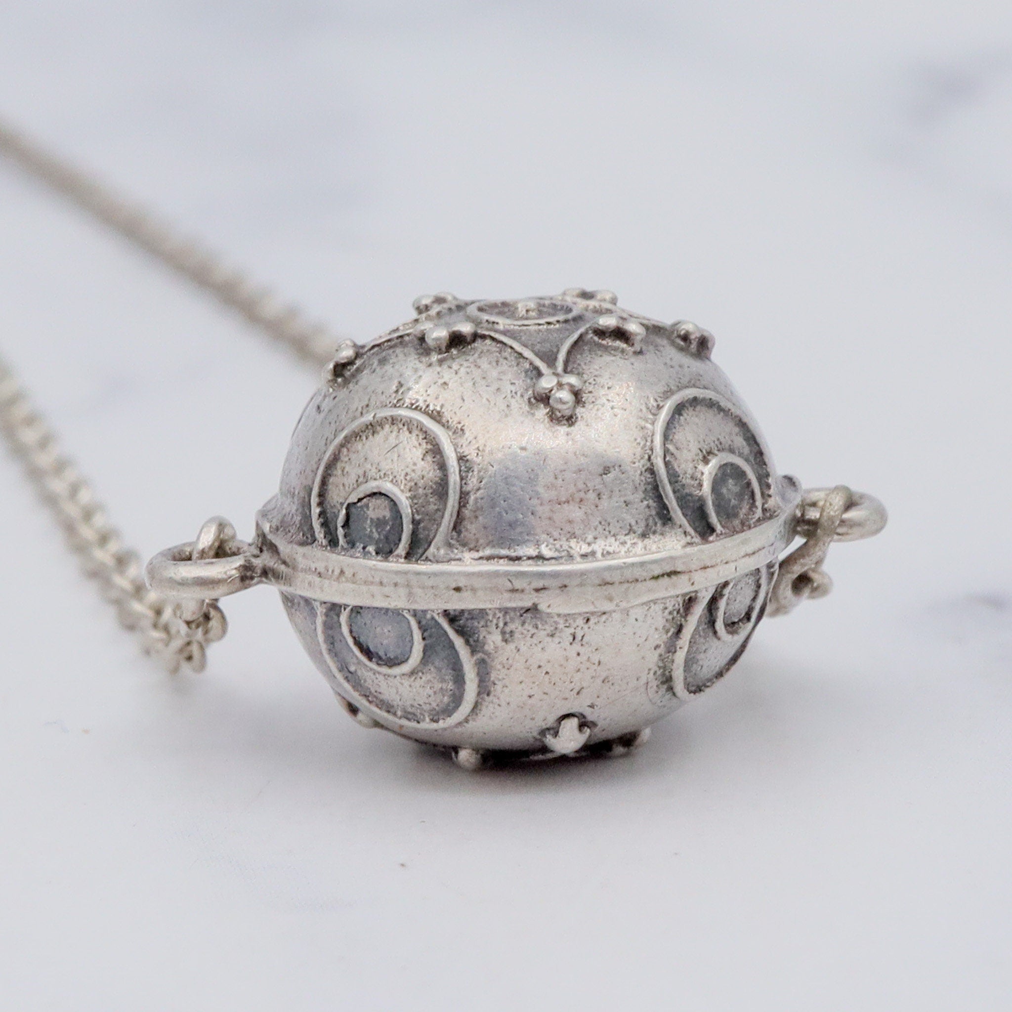 Vintage sterling etruscan style bead pendant necklace, 16"