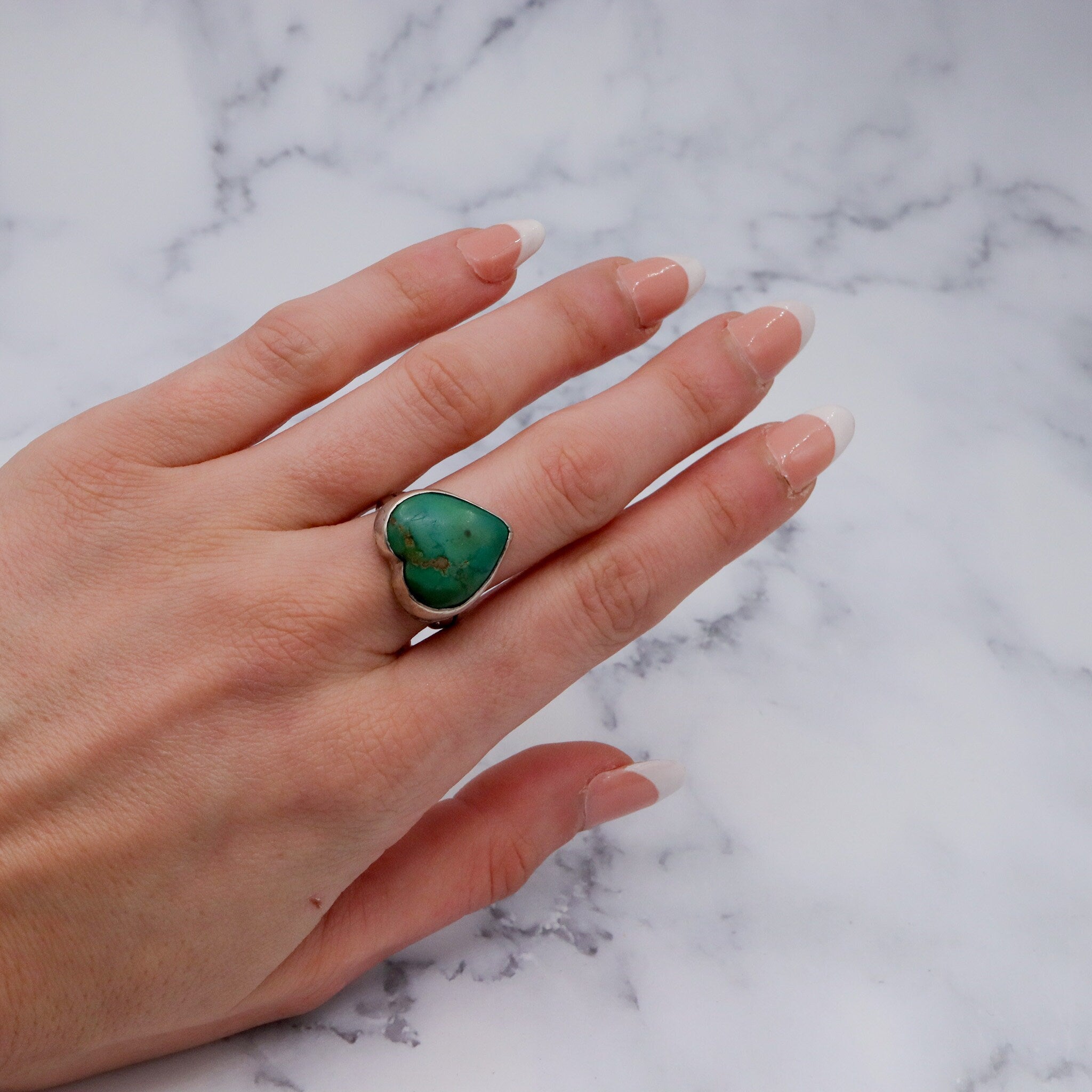 Vintage handmade Native American sterling silver & green turquoise ring, sz 8