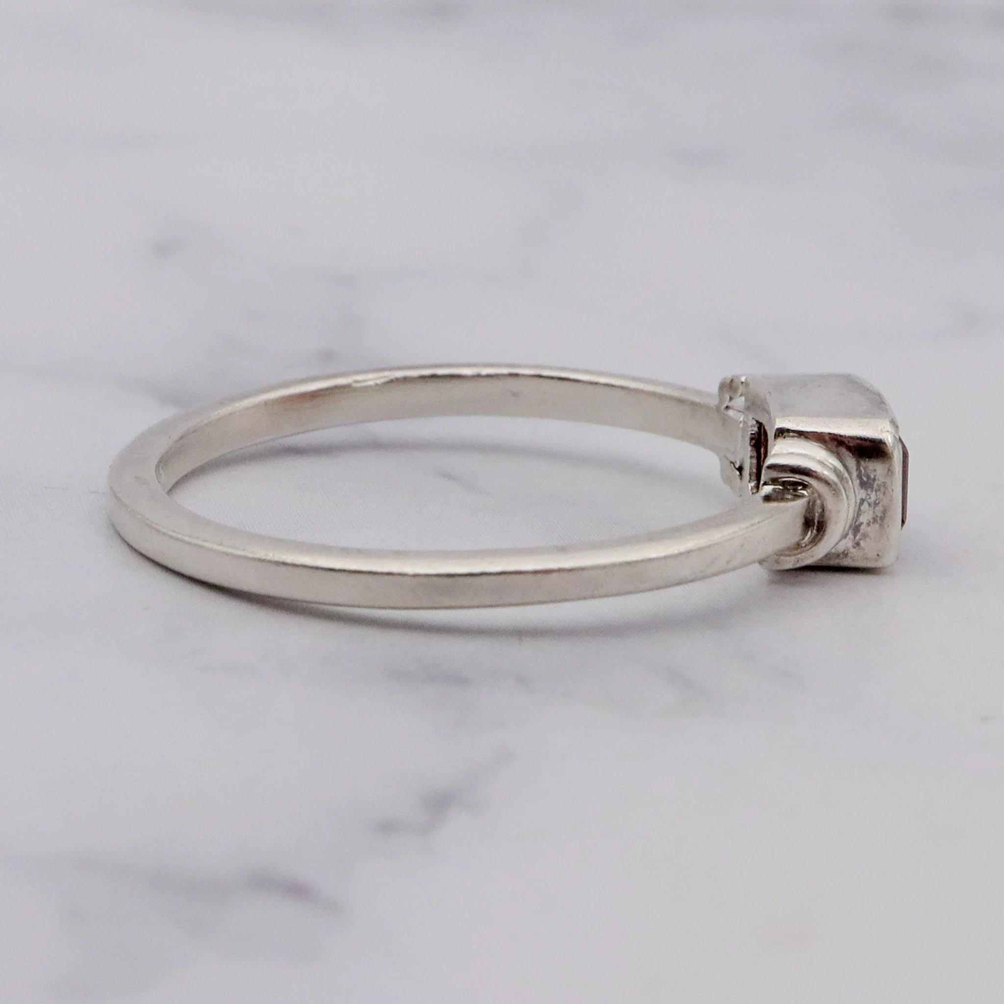 Simple Vintage Modern sterling & garnet ring, sz 8