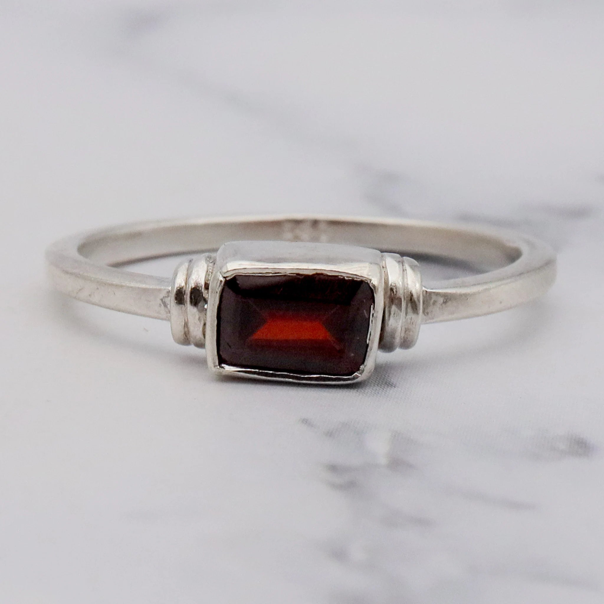 Simple Vintage Modern sterling & garnet ring, sz 8