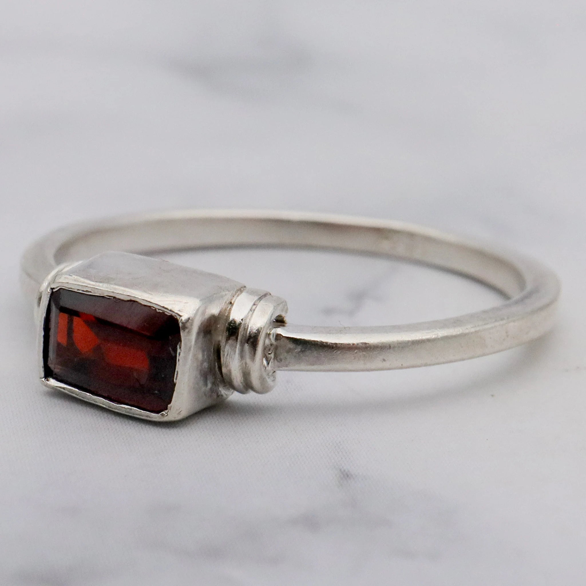 Simple Vintage Modern sterling & garnet ring, sz 8