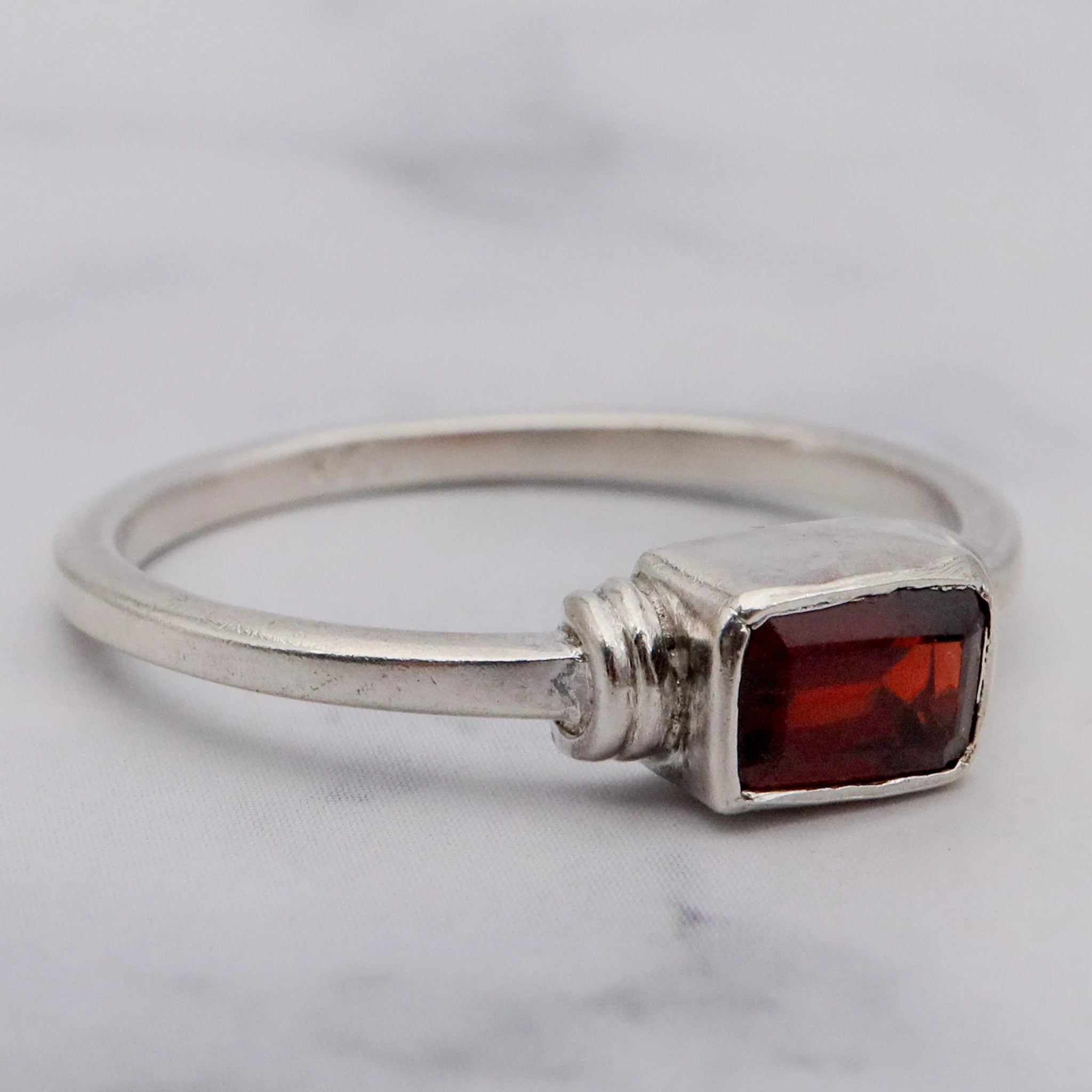 Simple Vintage Modern sterling & garnet ring, sz 8