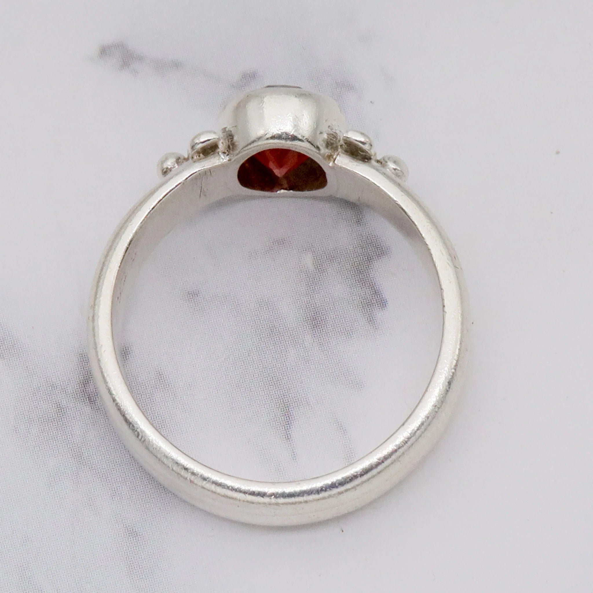 Vintage Modern sterling & garnet ring, sz 6.5