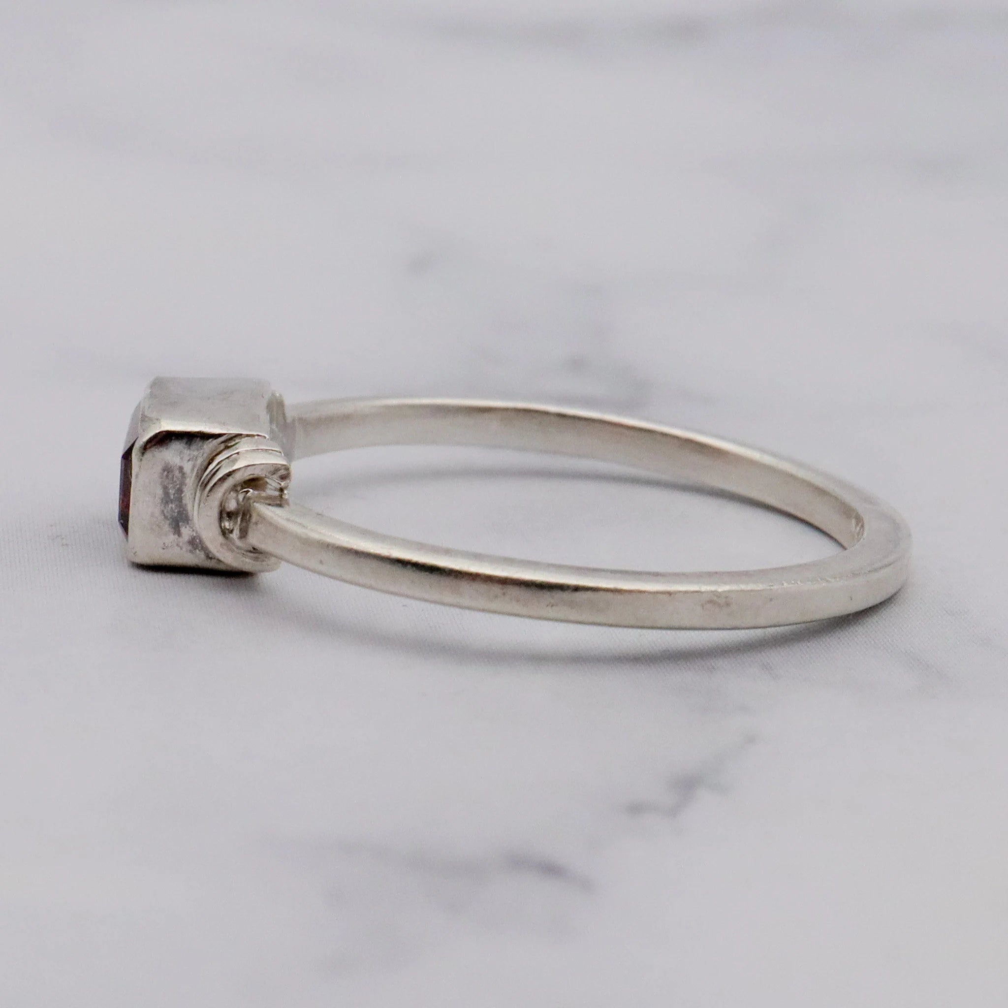 Simple Vintage Modern sterling & garnet ring, sz 8