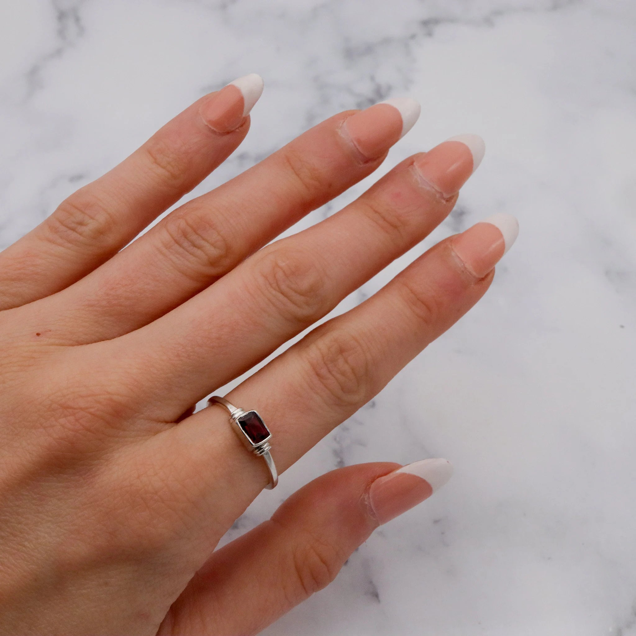 Simple Vintage Modern sterling & garnet ring, sz 8