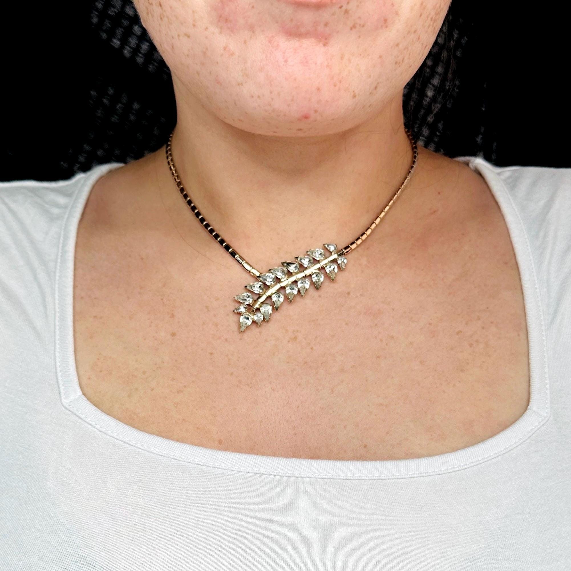 Retro gold plated rhinestone leaves lariat style necklace