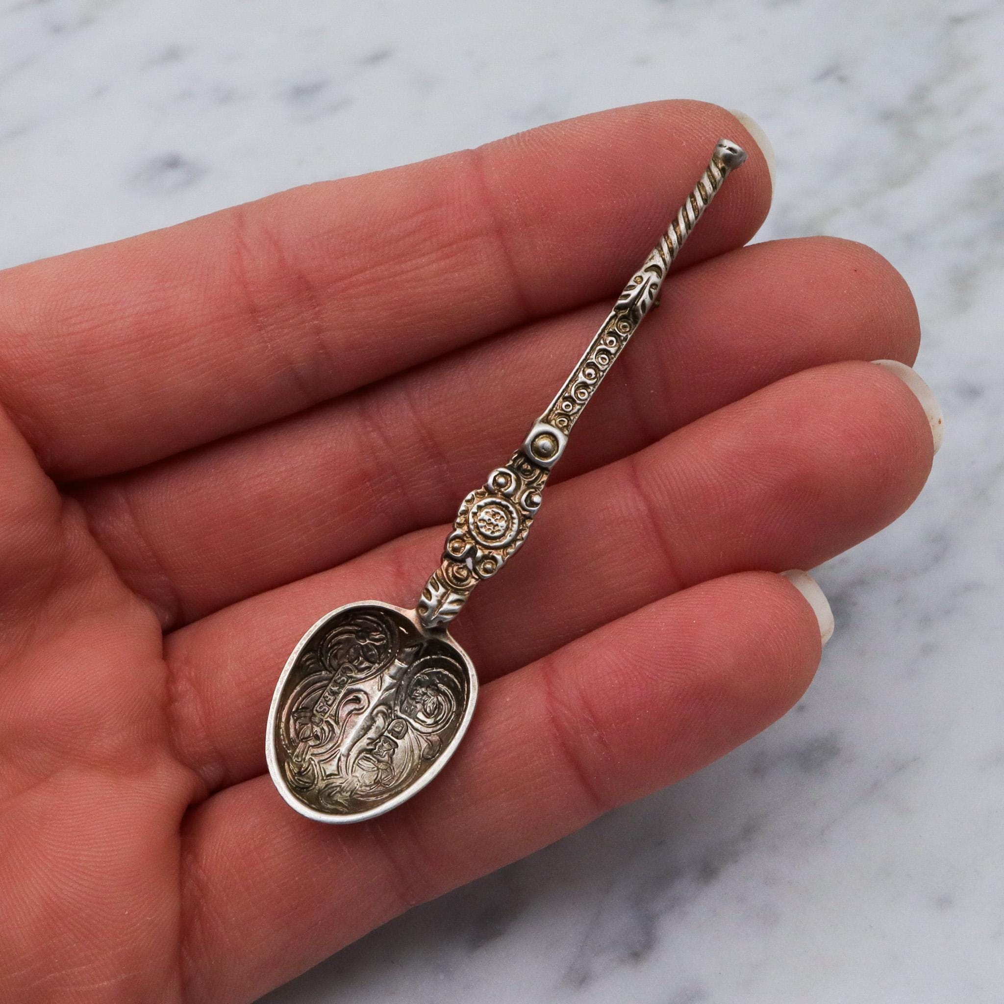 Antique 1910 Cornelius Saunders & Frank Shepherd sterling silver London coronation spoon pin