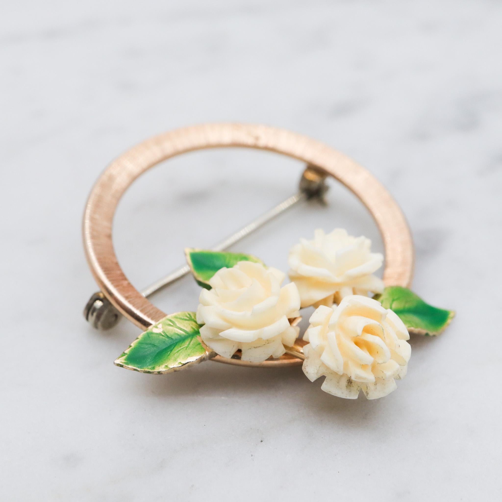Retro Krementz gold plated circle wreath brooch with white roses