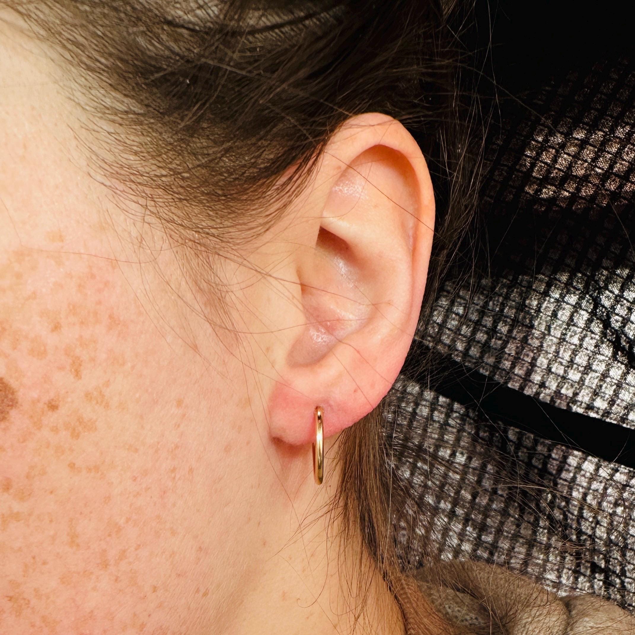 Vintage 10k gold petite hoop earrings