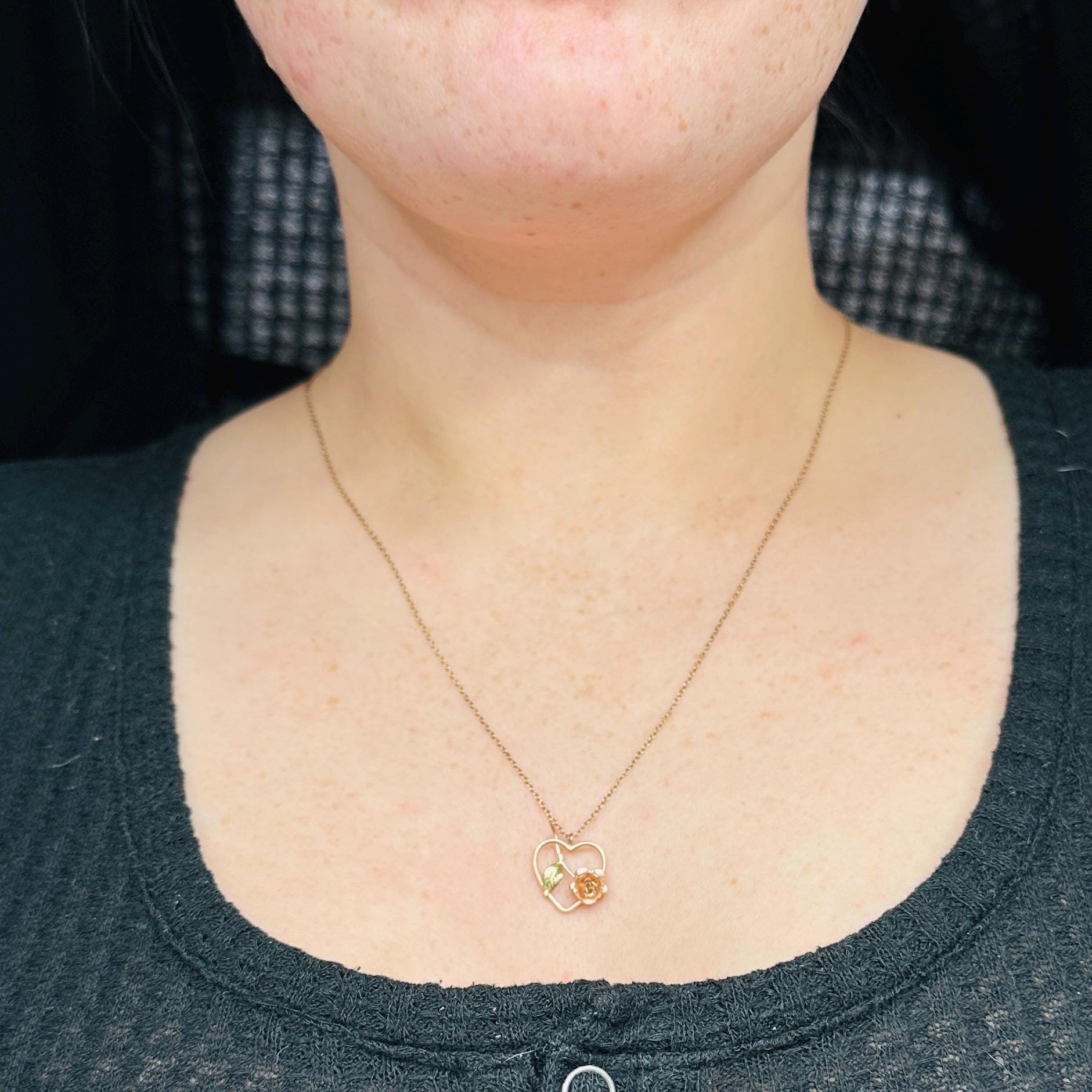 Retro two toned gold plated rosebud heart pendant necklace