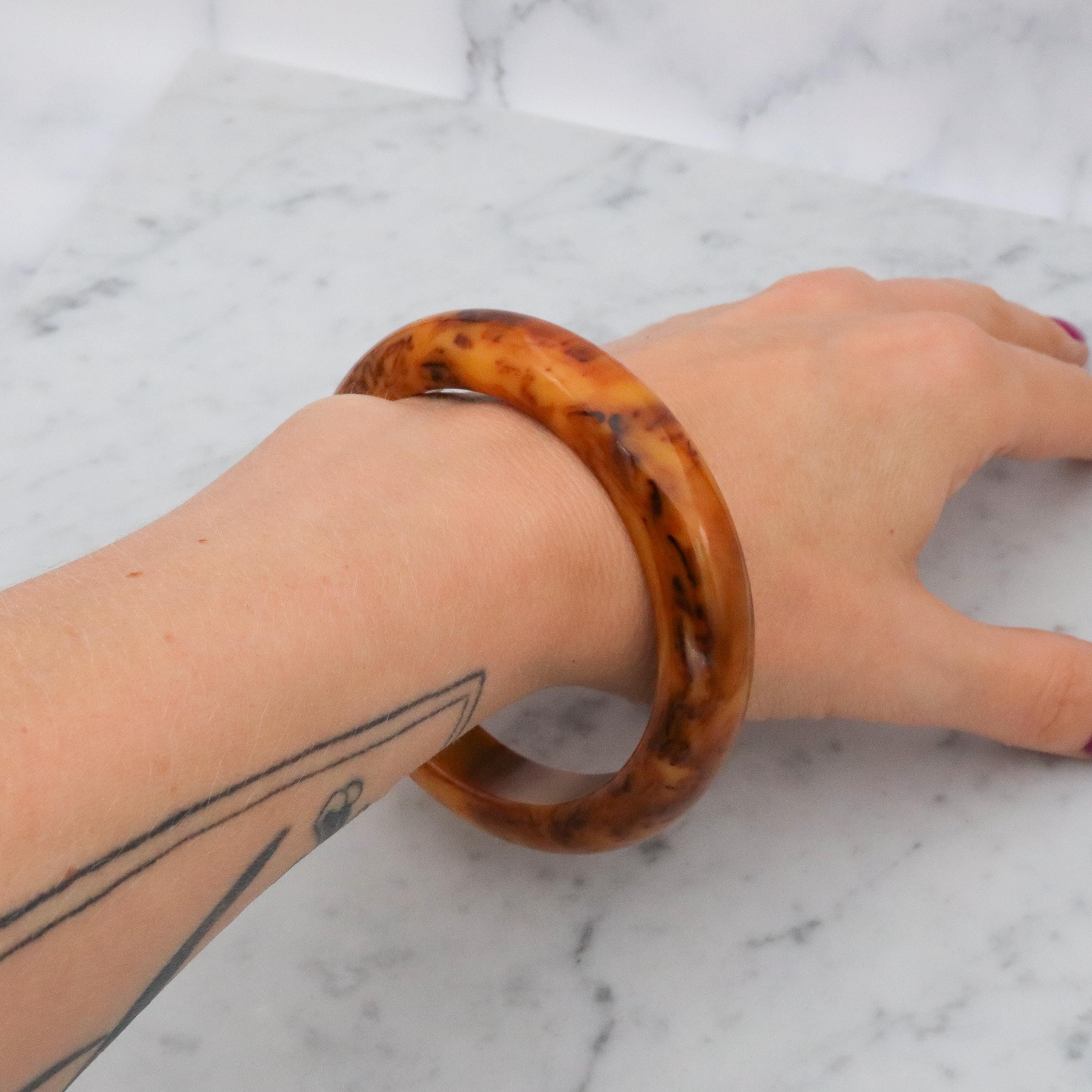 Vintage MCM Mississippi mud marbled bakelite bangle bracelet