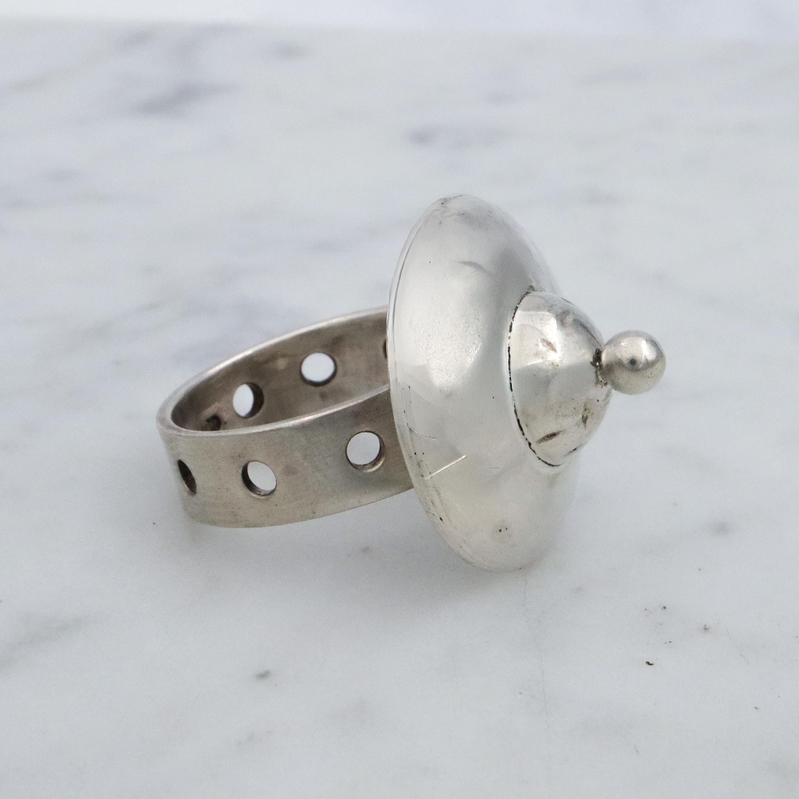 Modernist sculptural sterling disc ring, size 7