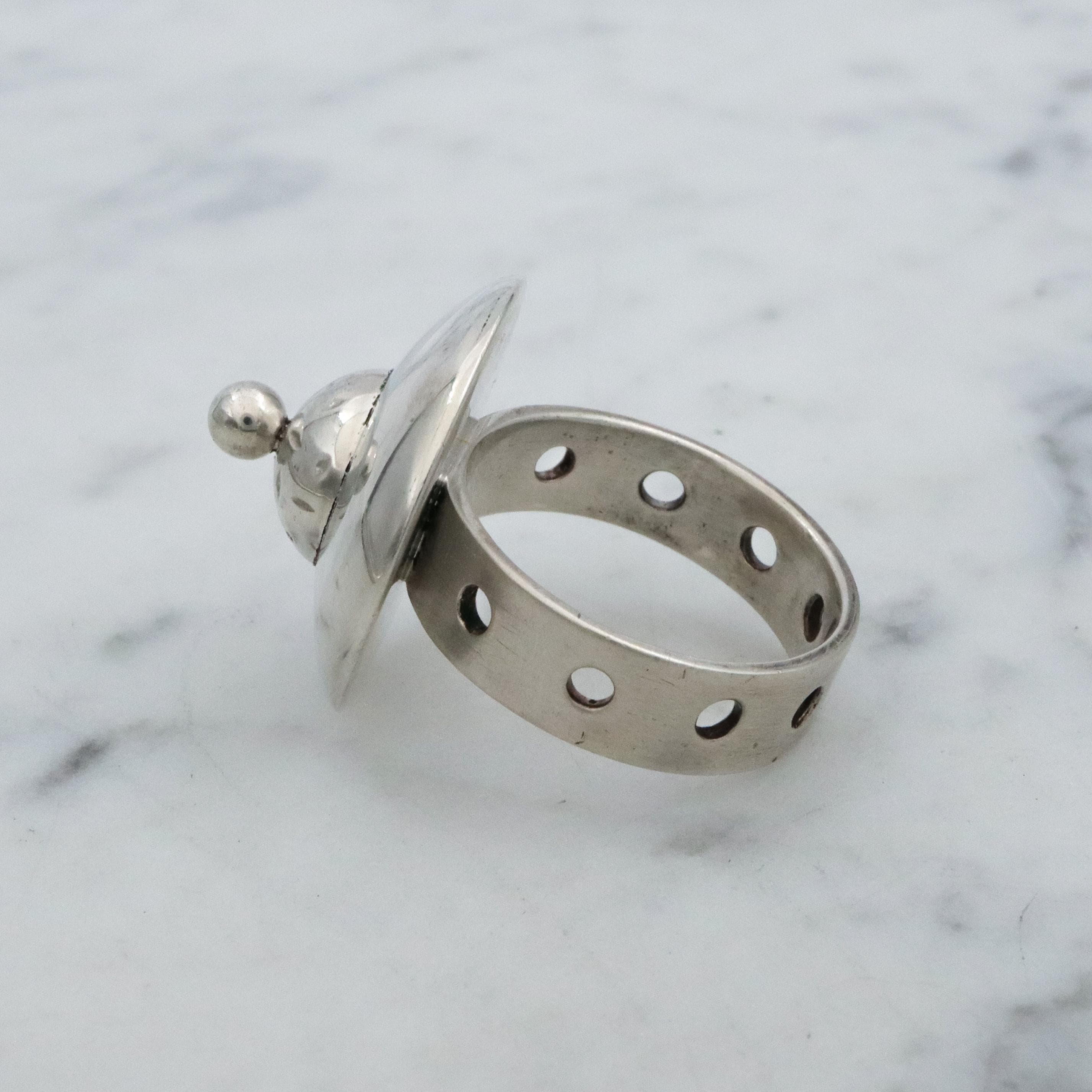 Modernist sculptural sterling disc ring, size 7