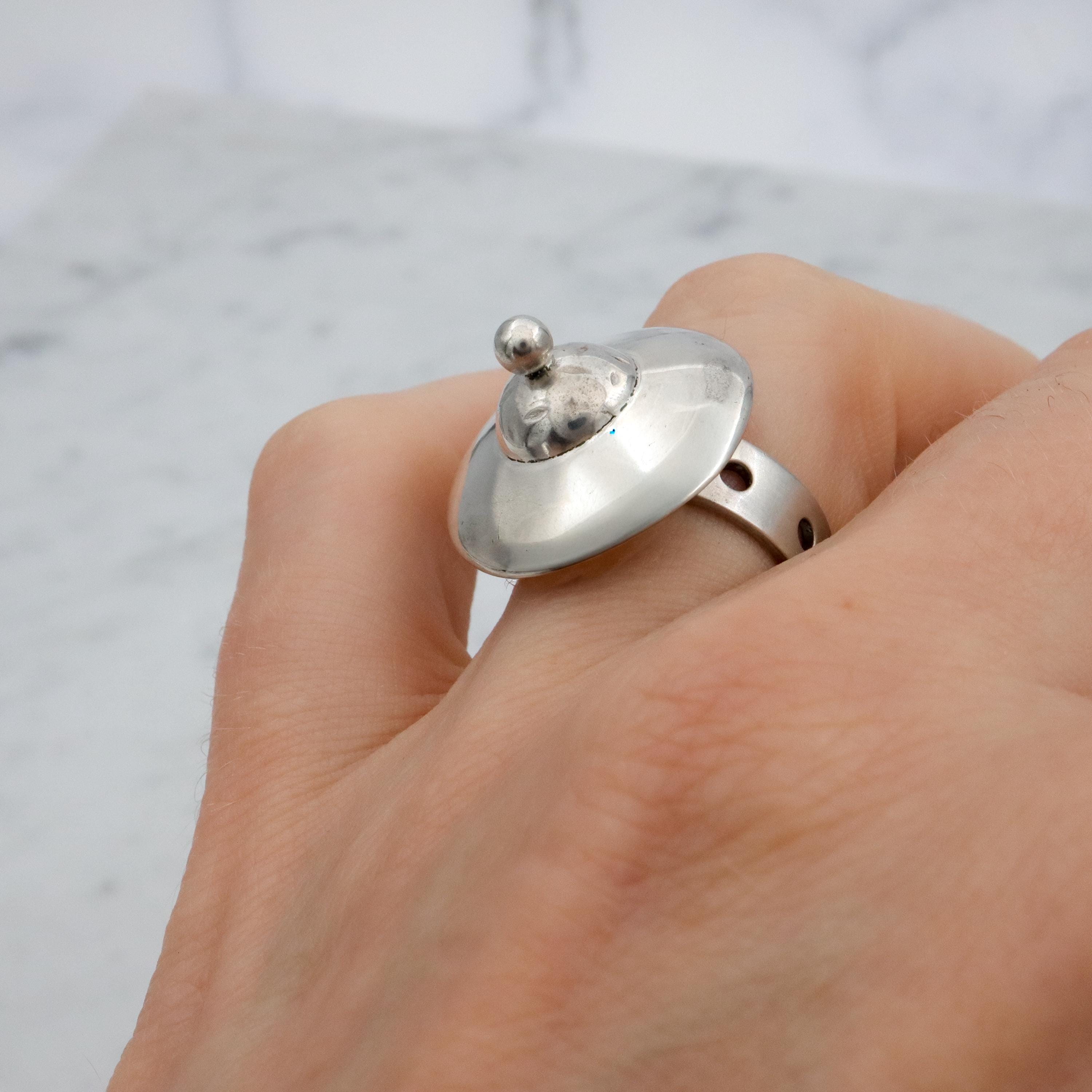 Modernist sculptural sterling disc ring, size 7