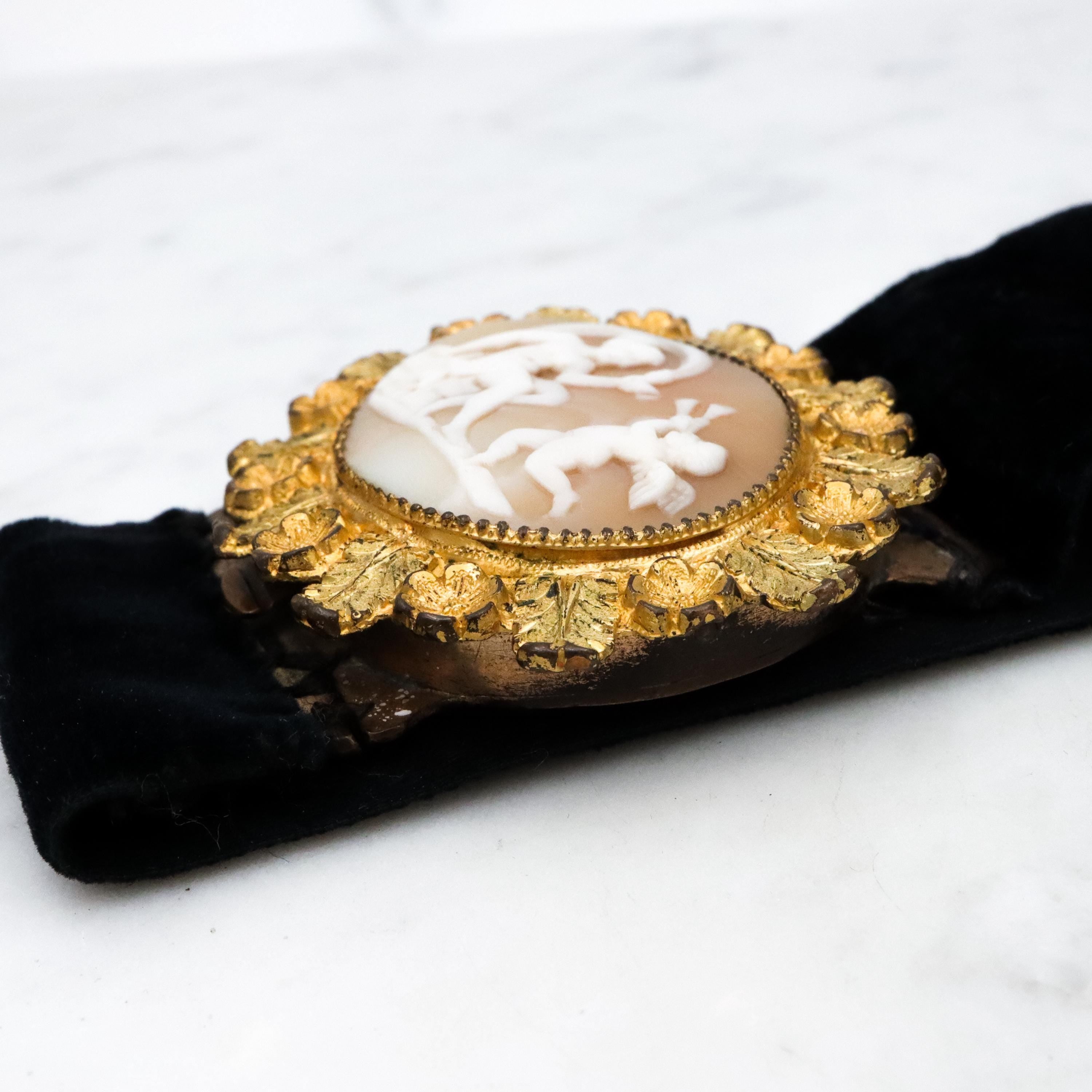 Antique Victorian Venus & Cupid gilt metal foliate framed cameo with velvet ribbon bracelet
