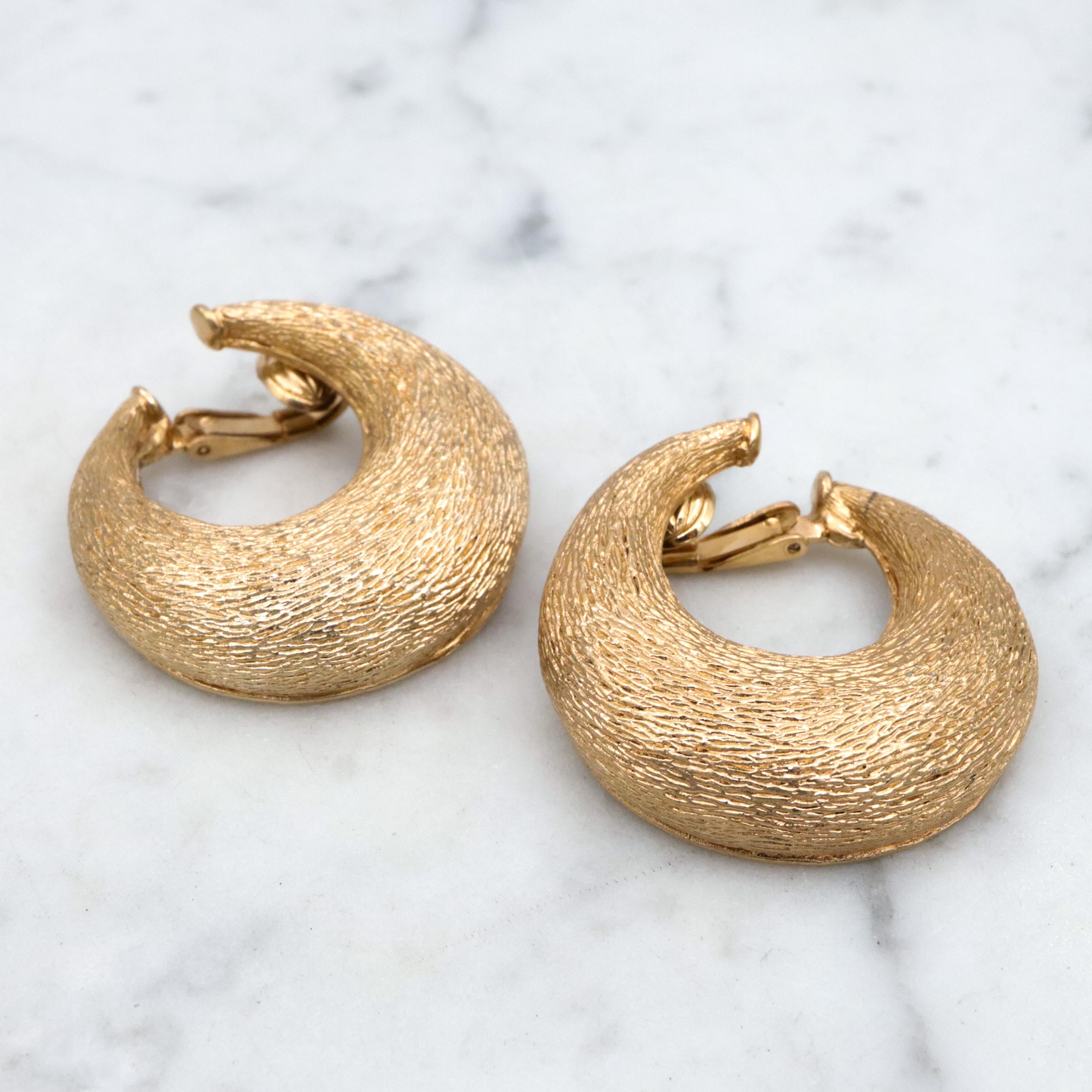 Vintage 70s Ciner textured gold plated flattened hoop huggie clip-on earrings