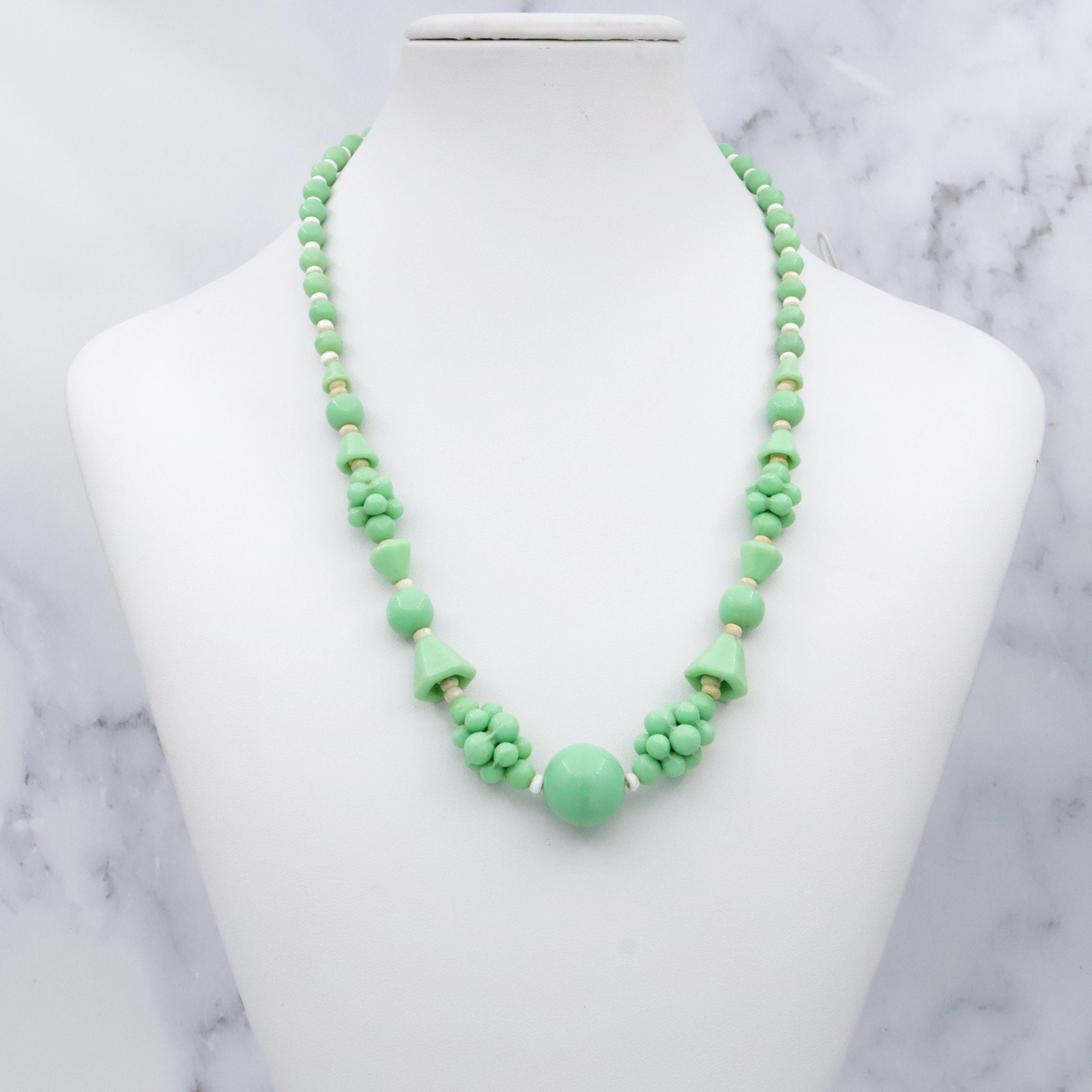 Antique Art Deco mint green jade glass beaded necklace