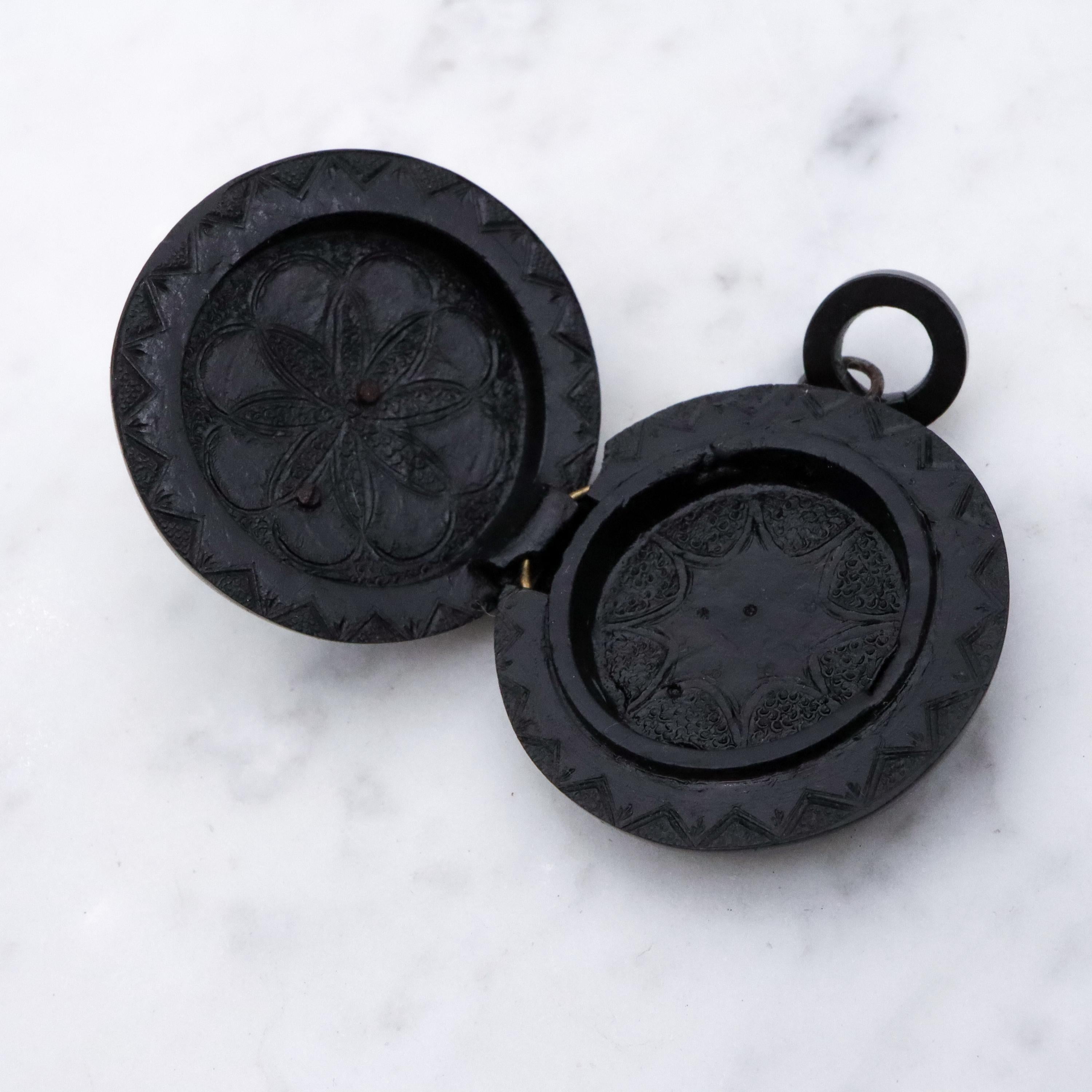 Victorian gutta percha flower round small locket