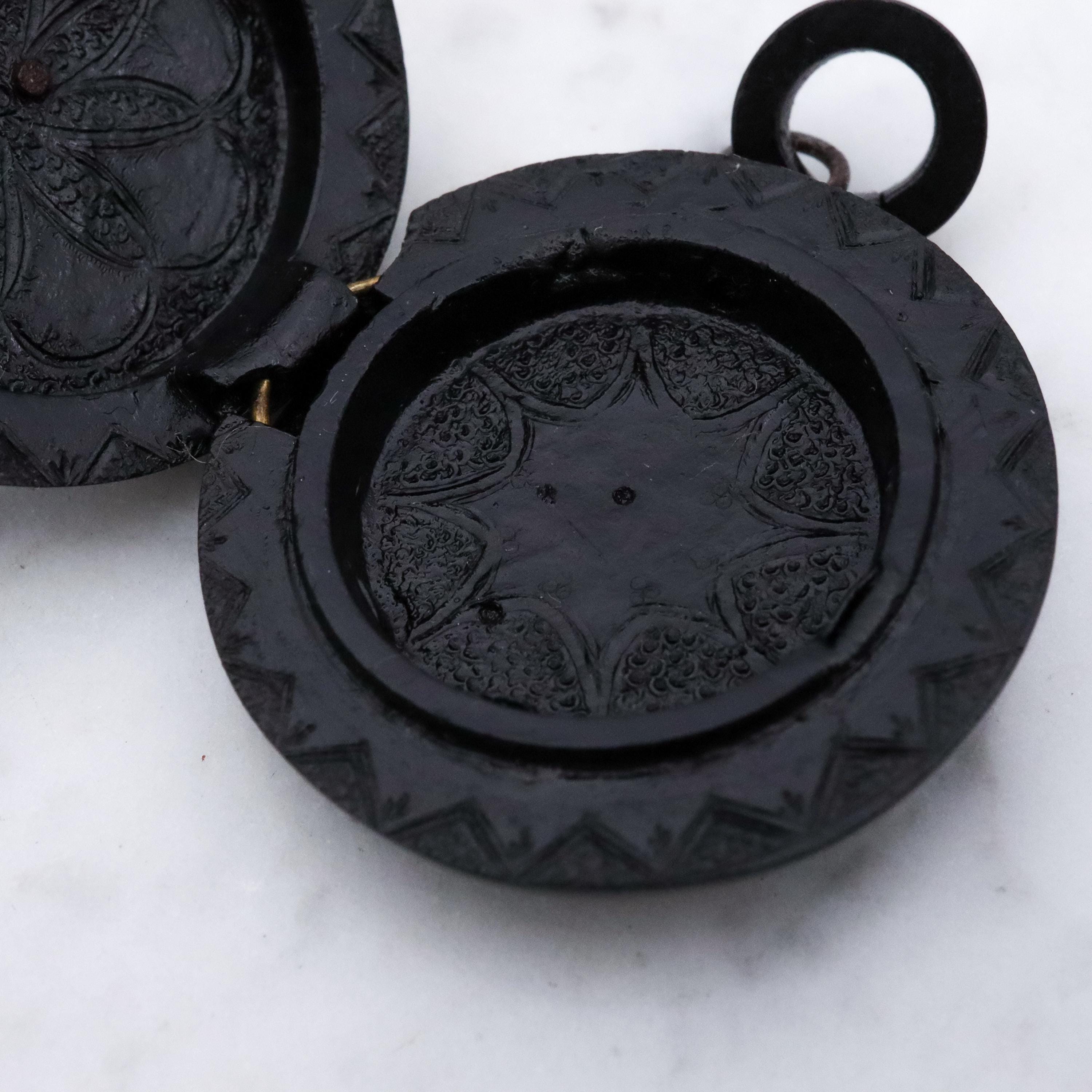 Victorian gutta percha flower round small locket