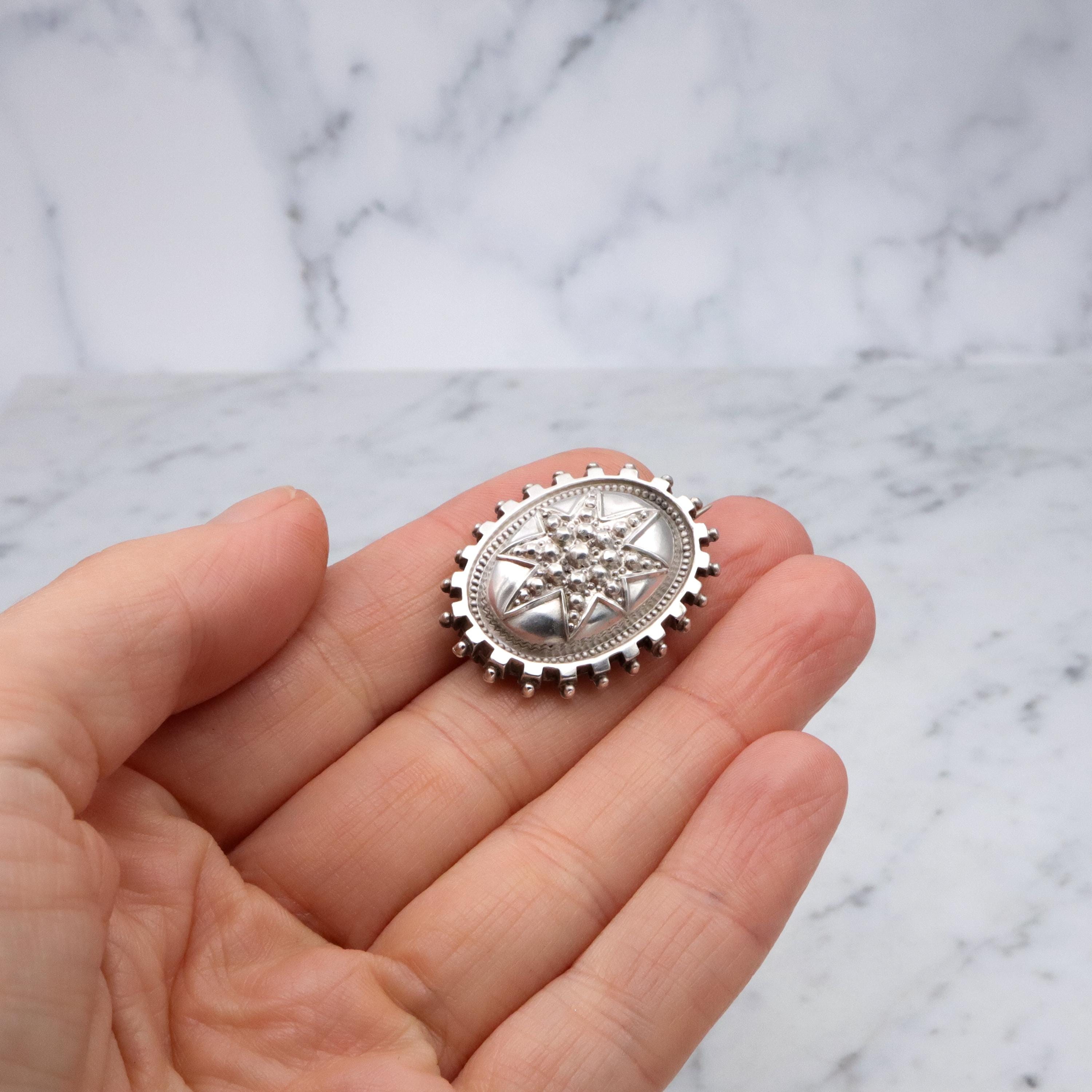 Aesthetic Movement Victorian sterling star & bead oval brooch