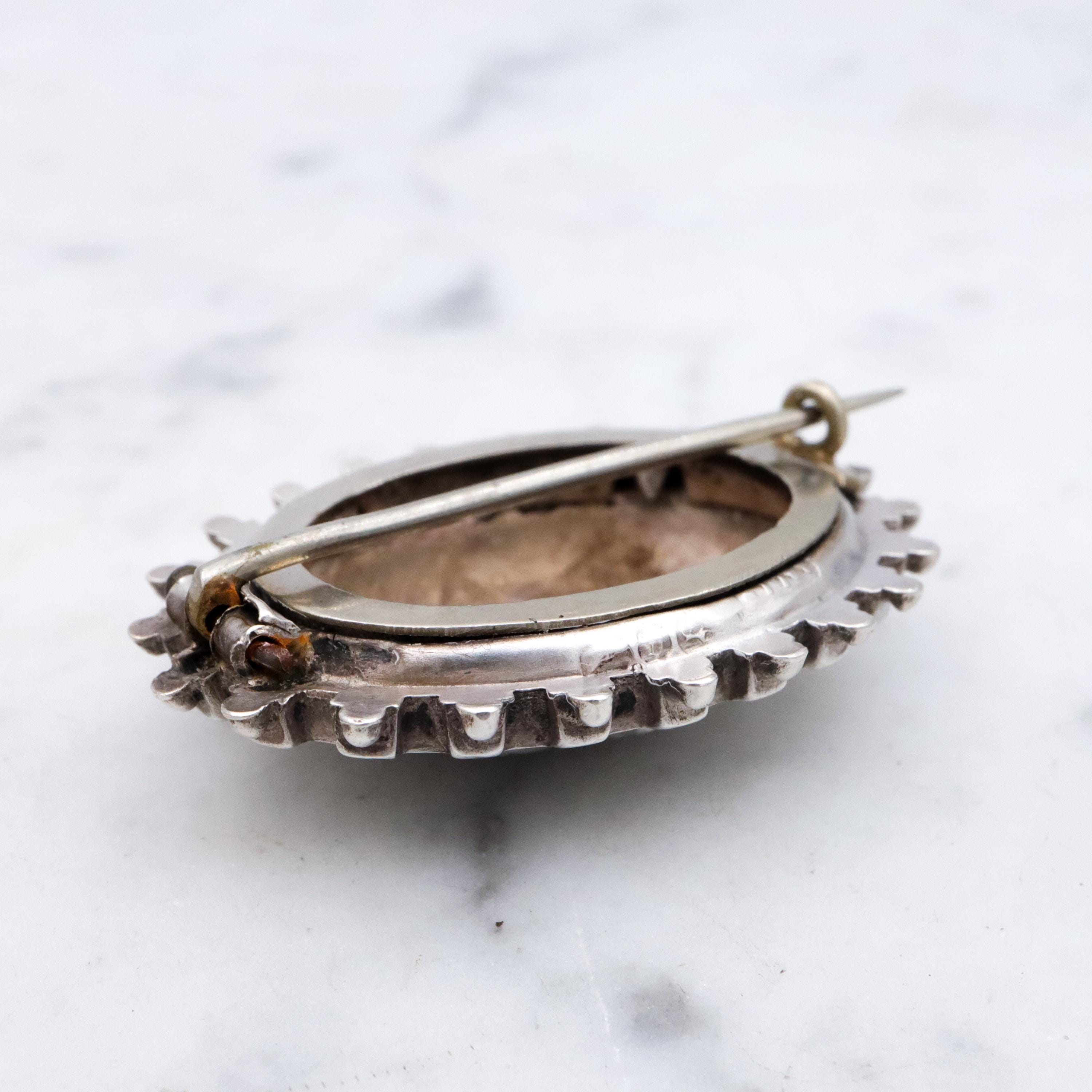 Aesthetic Movement Victorian sterling star & bead oval brooch