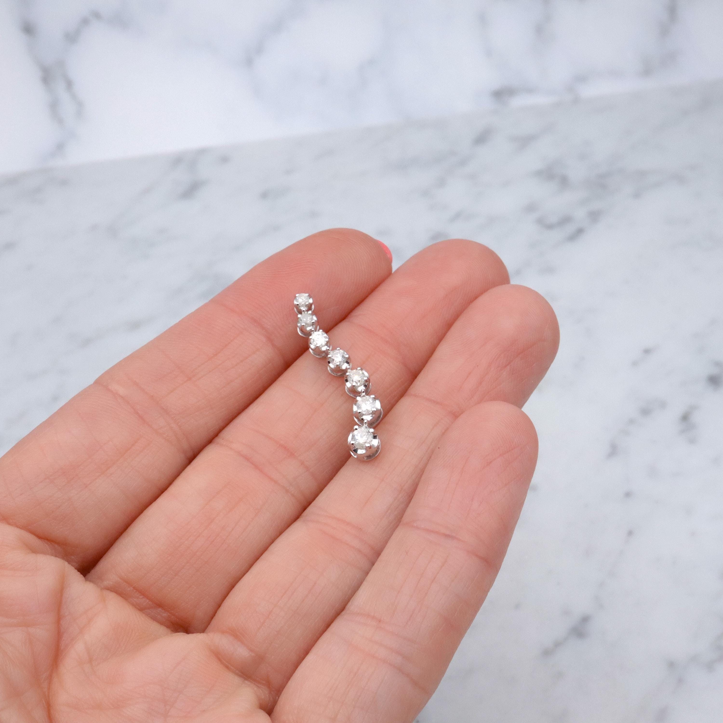 Vintage 10k white gold diamond graduated S-curve journey pendant