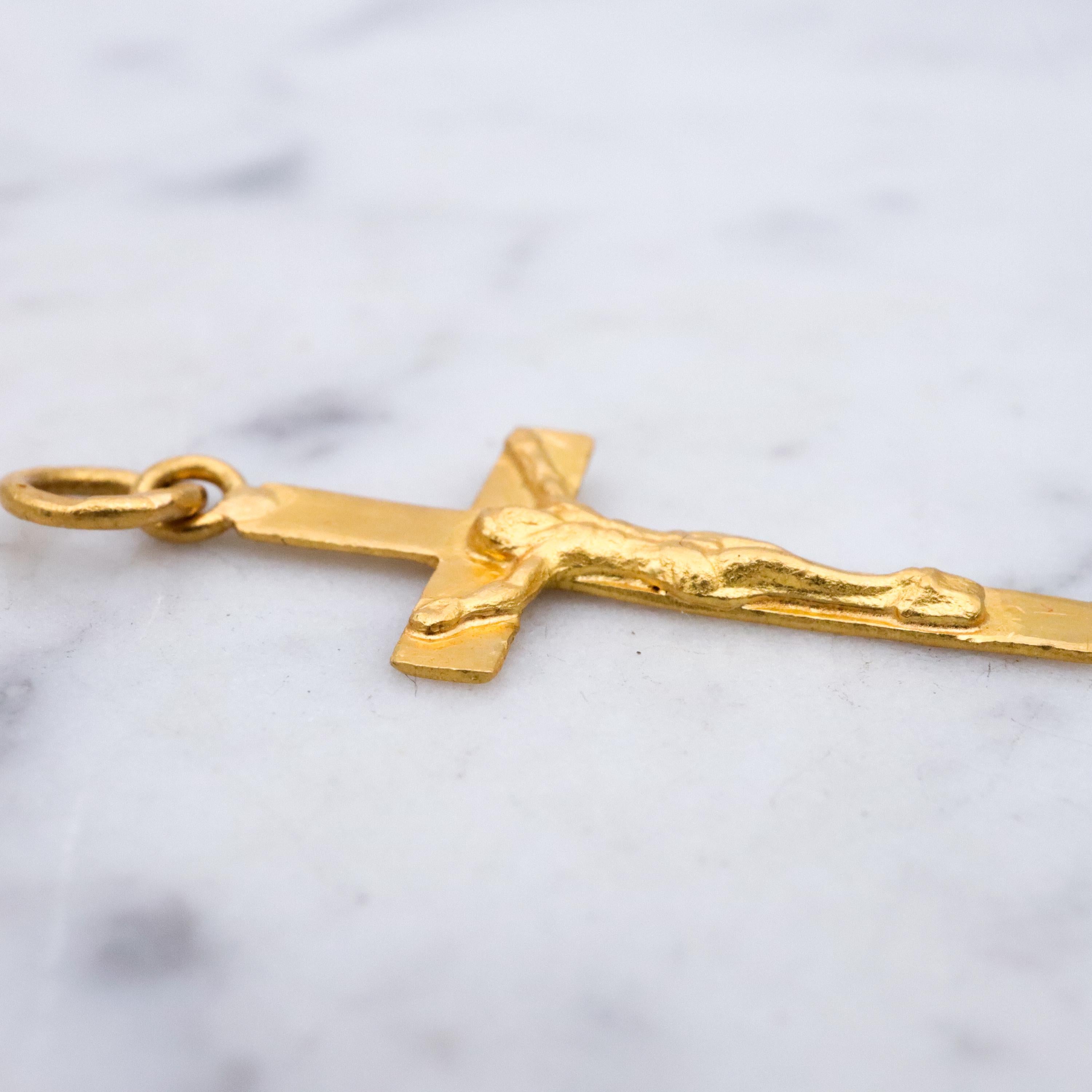 Vintage 22k gold crucifix cross pendant