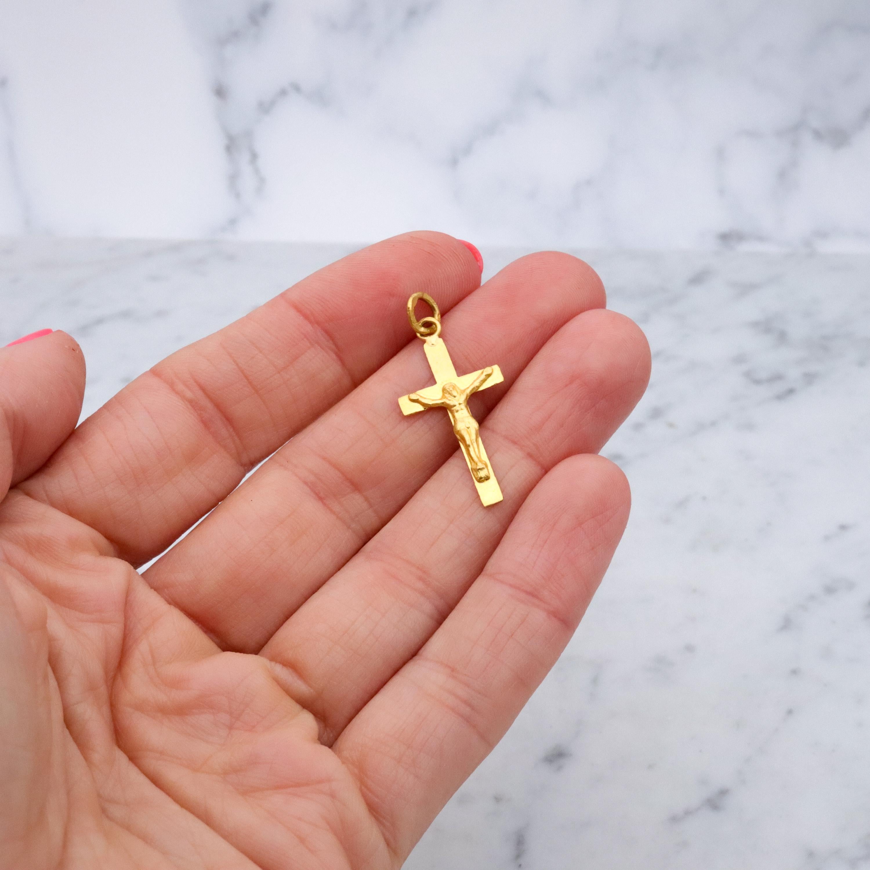 Vintage 22k gold crucifix cross pendant